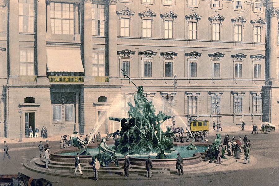 1024px-Berlin_-_Neptunbrunnen_-_um_1900