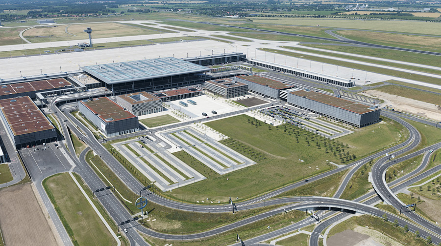 Фото: Günter Wicker / Flughafen Berlin Brandenburg GmbH, другие фотографии.