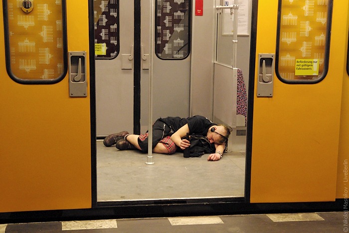 Пьяный панк в&nbsp;берлинском метро